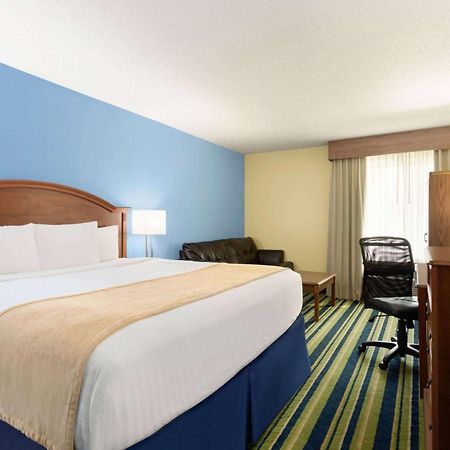Days Inn By Wyndham Фарго Экстерьер фото