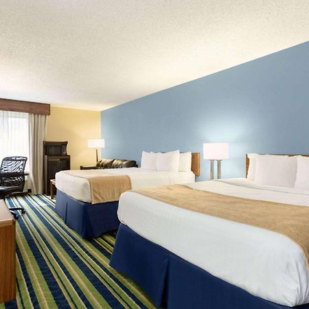 Days Inn By Wyndham Фарго Экстерьер фото