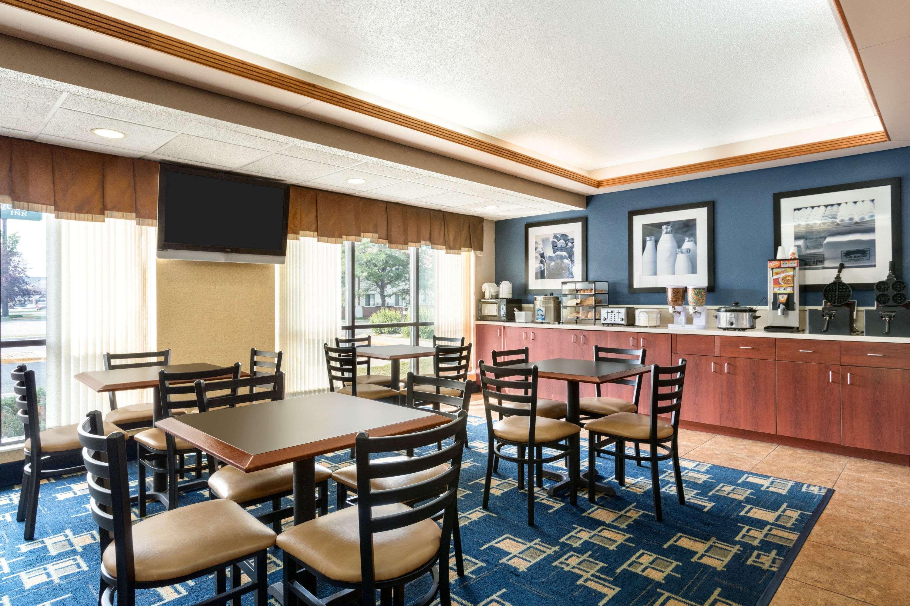 Days Inn By Wyndham Фарго Экстерьер фото