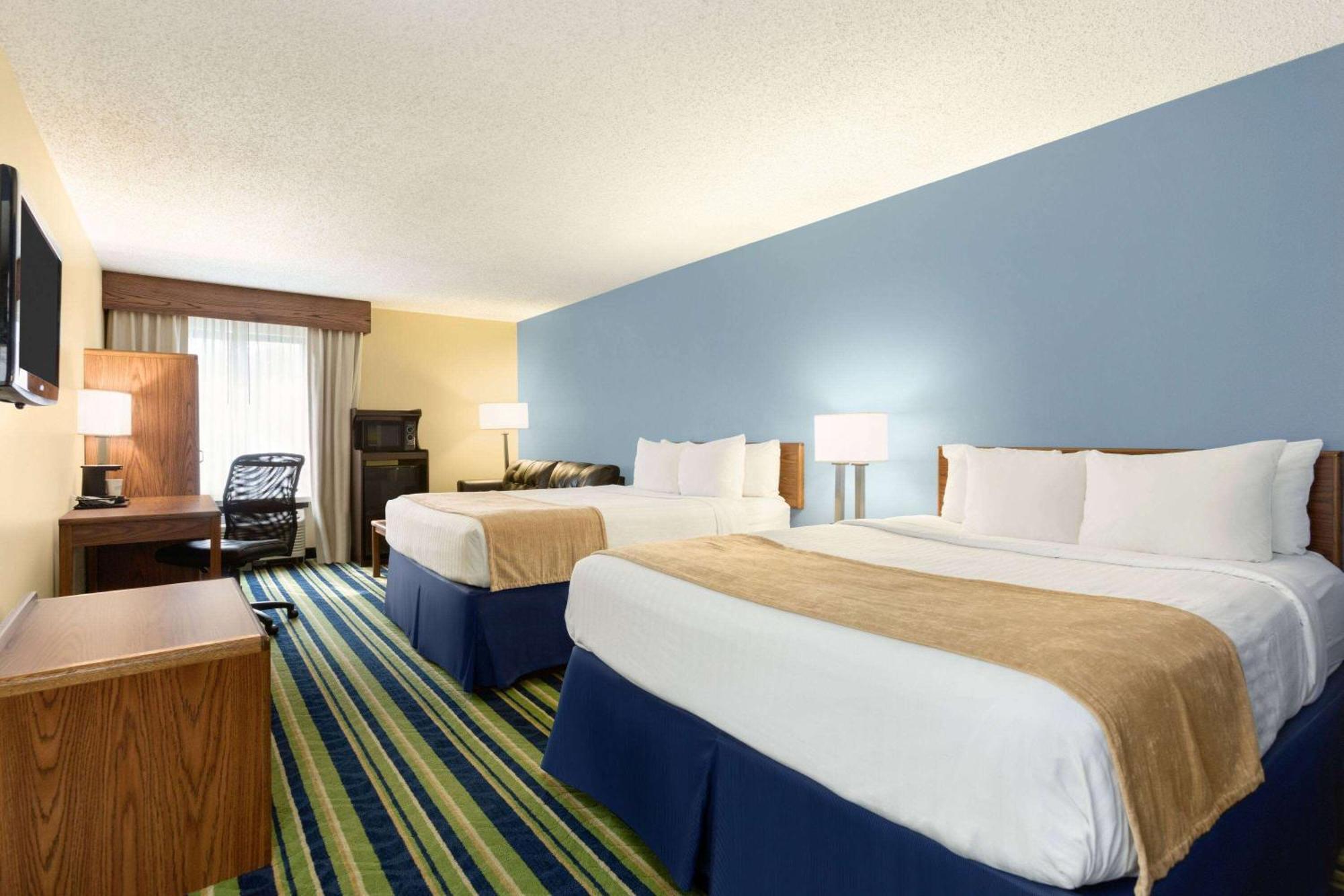 Days Inn By Wyndham Фарго Экстерьер фото