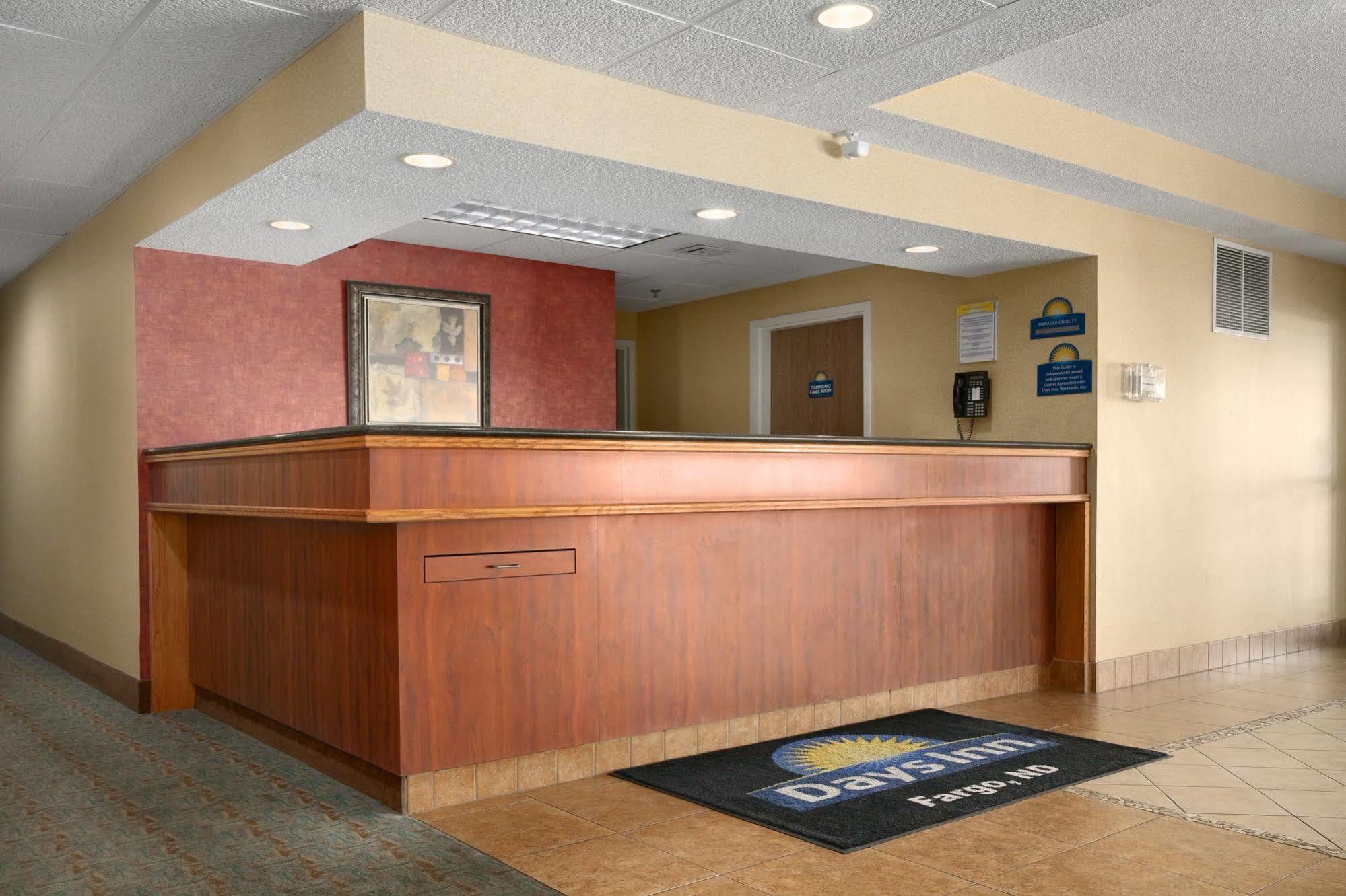 Days Inn By Wyndham Фарго Экстерьер фото