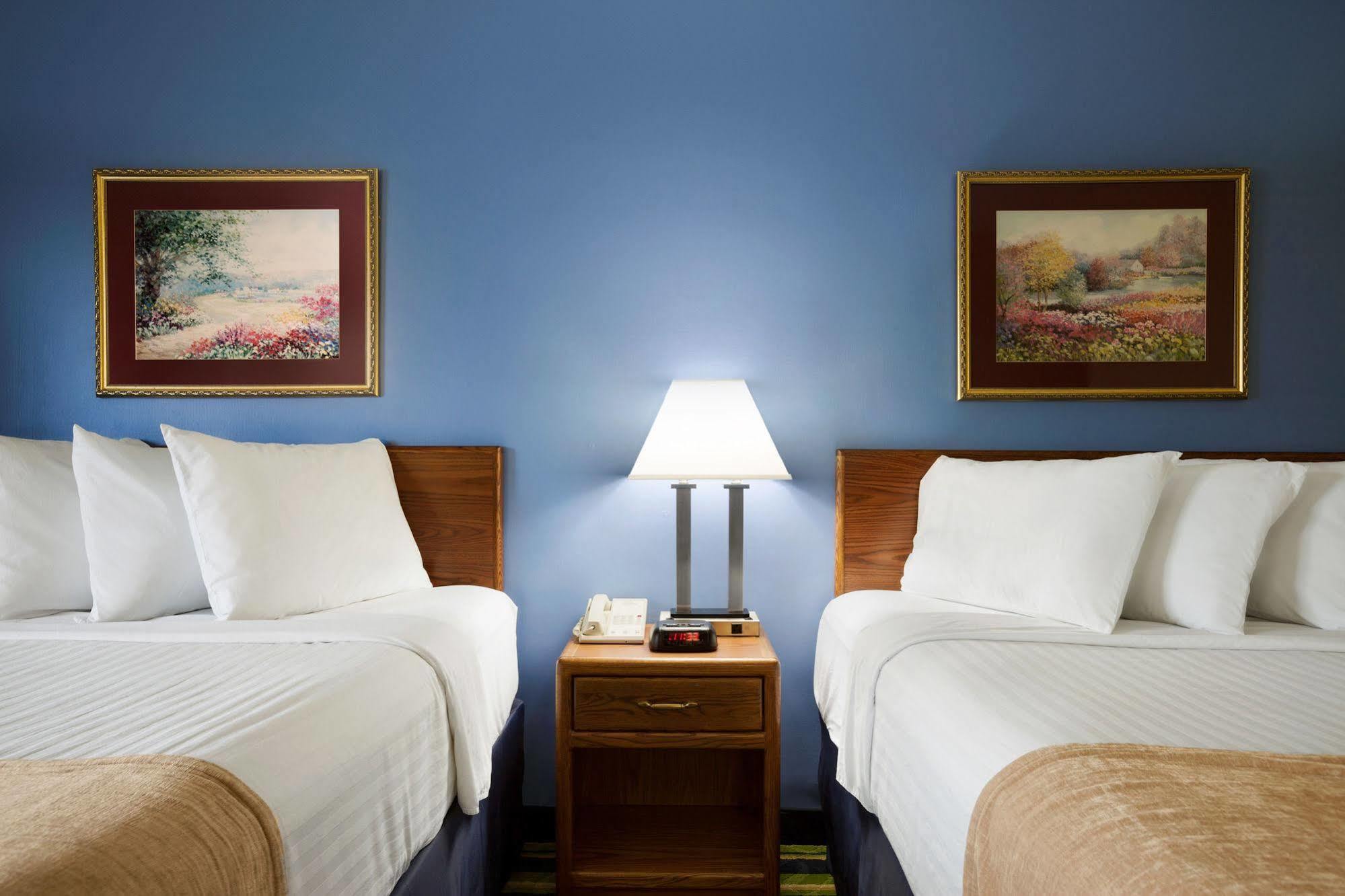 Days Inn By Wyndham Фарго Экстерьер фото